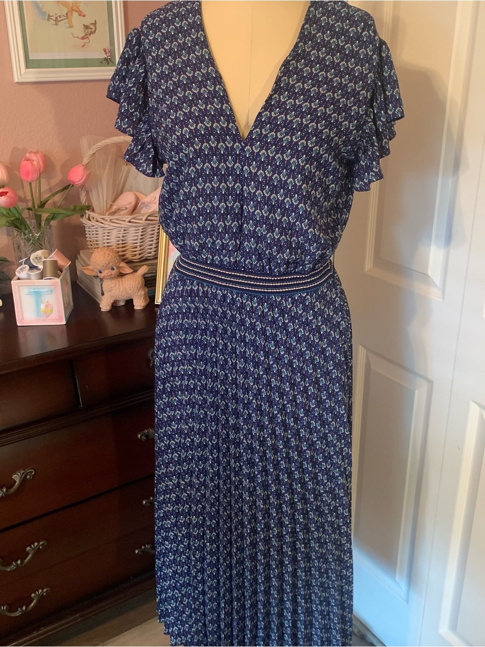 MAX STUDIO Navy Floral V-Neck Smocked Pleated Midi Dress